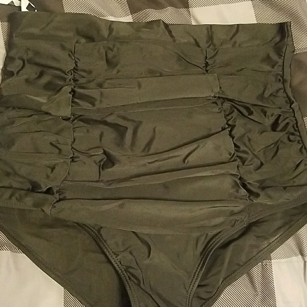 Bathing suit - Picture 3 of 3